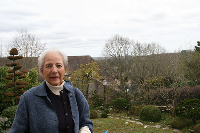 Madame Hadrot, historienne à l’origine de la renaissance du jardin, préside également la fondation Ravel - © J.-F. Coffin